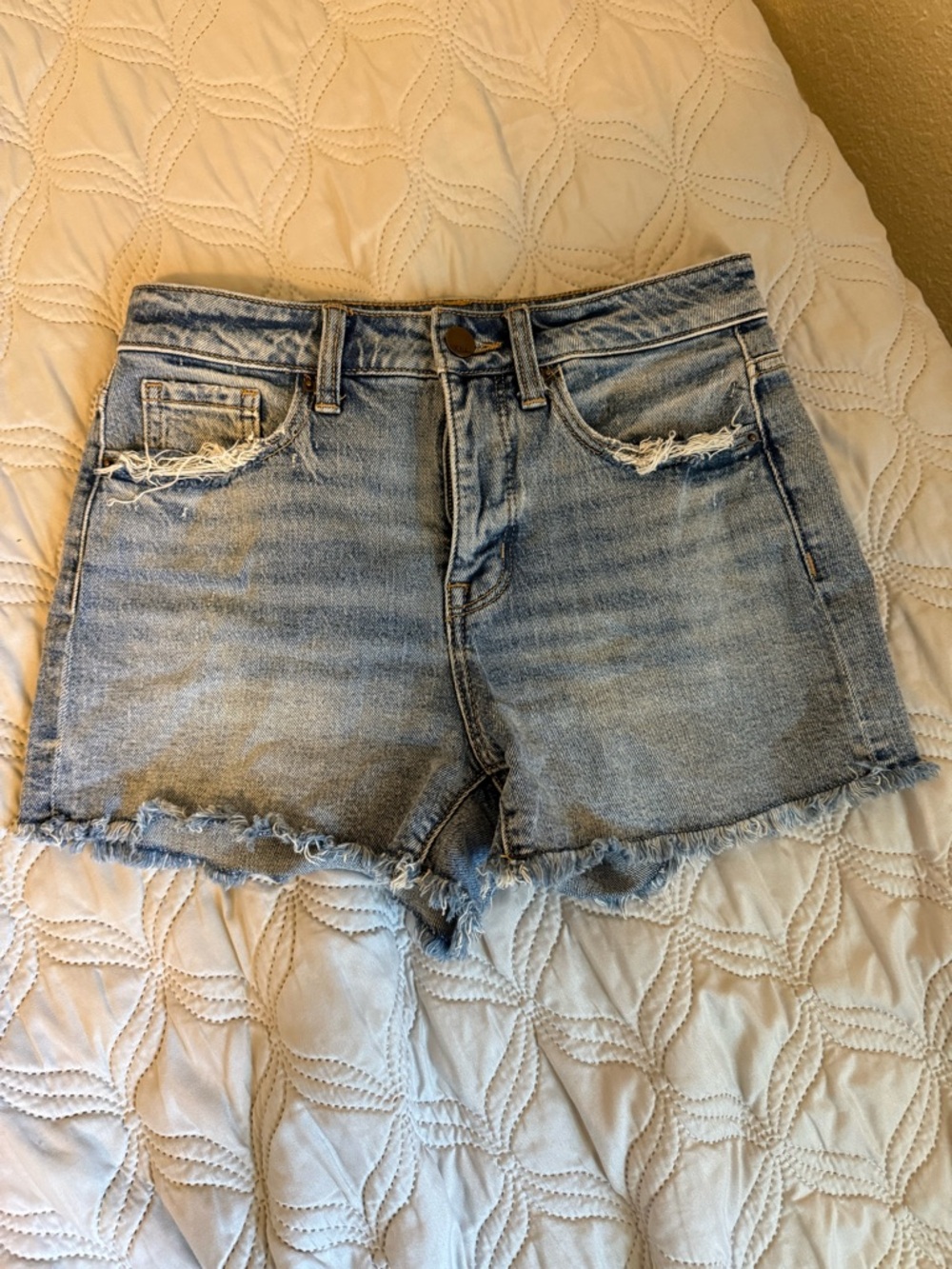 BKE Denim Light Wash Distressed Cutoff Shorts Size 26 High Rise Raw Hem